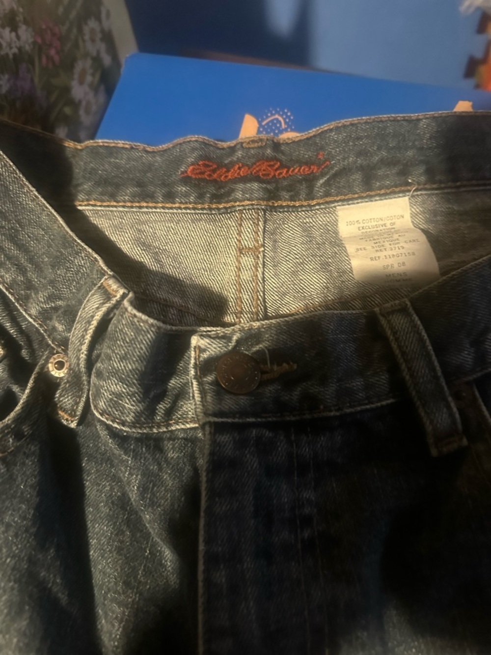 Mens Eddie Bauer Relaxed Jeans in Dark Blue Wash - Picture 4 of 4